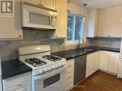 322 Loretta Crescent, Whitchurch-Stouffville, ON - Indoor Photo Showing Kitchen