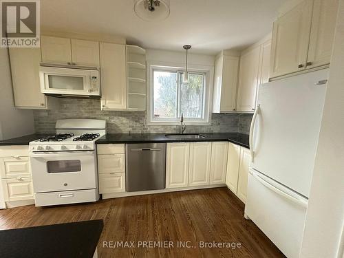 322 Loretta Crescent, Whitchurch-Stouffville, ON - Indoor Photo Showing Kitchen