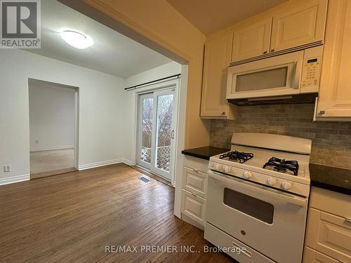 322 Loretta Crescent, Whitchurch-Stouffville, ON - Indoor Photo Showing Kitchen