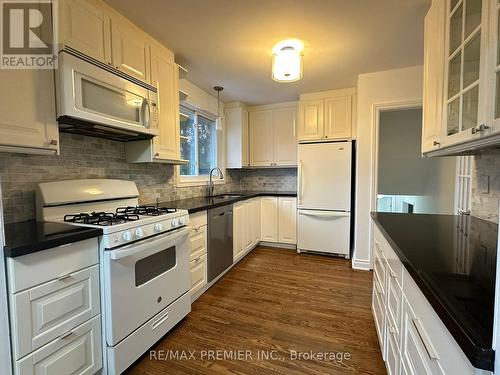 322 Loretta Crescent, Whitchurch-Stouffville, ON - Indoor Photo Showing Kitchen