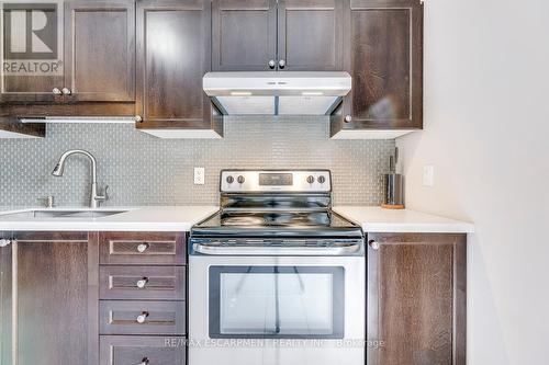 4184 Galileo Common Drive, Burlington, ON - Indoor Photo Showing Kitchen With Upgraded Kitchen