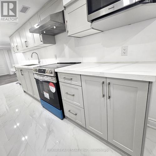 15 Cobriza Crescent, Brampton, ON - Indoor Photo Showing Kitchen