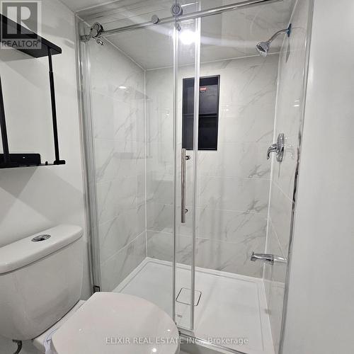 15 Cobriza Crescent, Brampton, ON - Indoor Photo Showing Bathroom