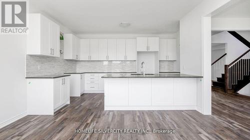 678 Daimler Parkway, Welland, ON - Indoor Photo Showing Kitchen