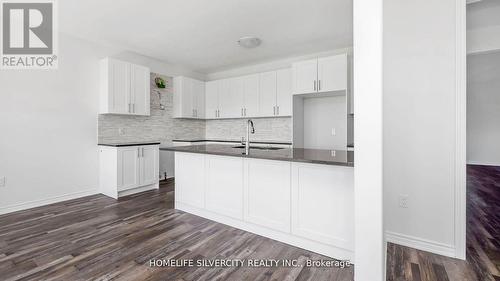 678 Daimler Parkway, Welland, ON - Indoor Photo Showing Kitchen