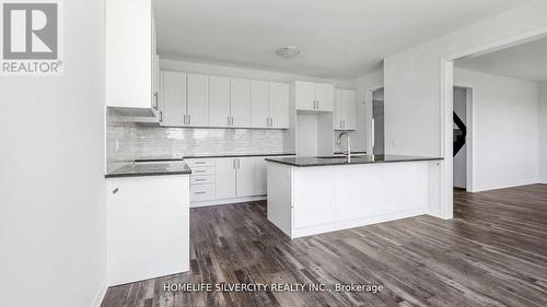 678 Daimler Parkway, Welland, ON - Indoor Photo Showing Kitchen With Upgraded Kitchen