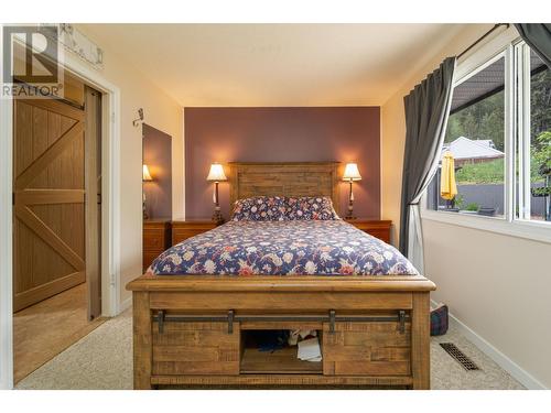 2599 Qu'Appelle Boulevard, Kamloops, BC - Indoor Photo Showing Bedroom