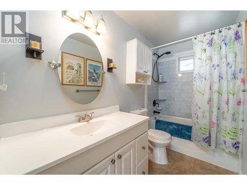 2599 Qu'Appelle Boulevard, Kamloops, BC - Indoor Photo Showing Bathroom