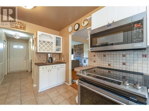 2599 Qu'Appelle Boulevard, Kamloops, BC - Indoor Photo Showing Kitchen