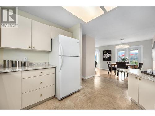 6712 Pinecrest Drive, Kamloops, BC - Indoor Photo Showing Kitchen