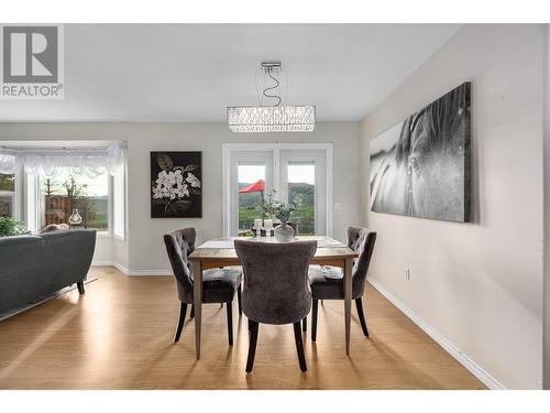 6712 Pinecrest Drive, Kamloops, BC - Indoor Photo Showing Dining Room