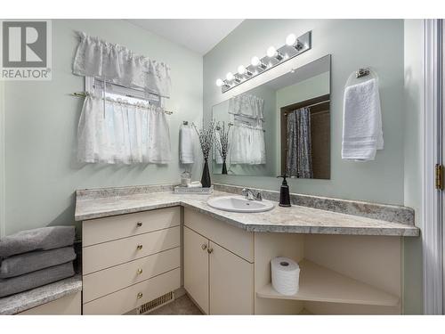 6712 Pinecrest Drive, Kamloops, BC - Indoor Photo Showing Bathroom