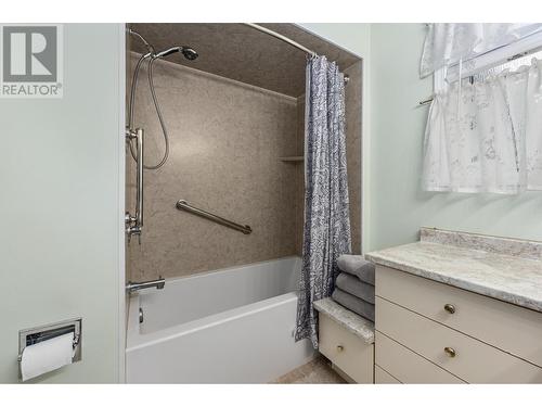 6712 Pinecrest Drive, Kamloops, BC - Indoor Photo Showing Bathroom