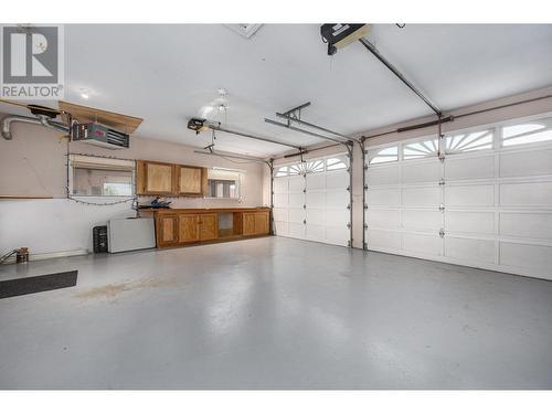 6712 Pinecrest Drive, Kamloops, BC - Indoor Photo Showing Garage