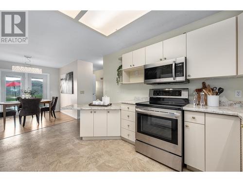 6712 Pinecrest Drive, Kamloops, BC - Indoor Photo Showing Kitchen