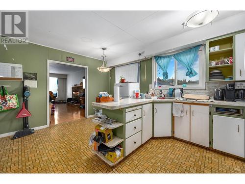 281 Tingley Street, Ashcroft, BC - Indoor Photo Showing Kitchen With Double Sink