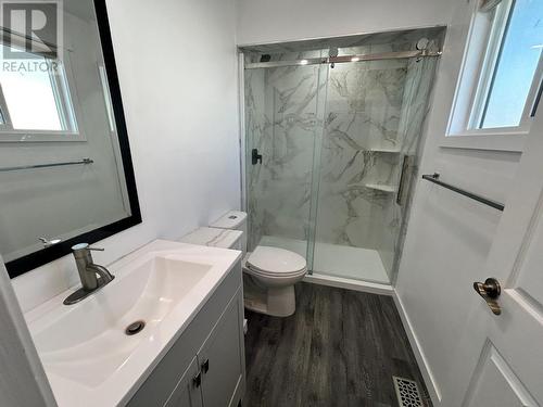 2371 Tranquille Road, Kamloops, BC - Indoor Photo Showing Bathroom