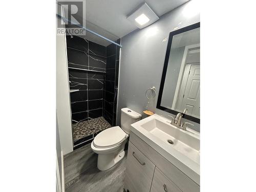 2371 Tranquille Road, Kamloops, BC - Indoor Photo Showing Bathroom