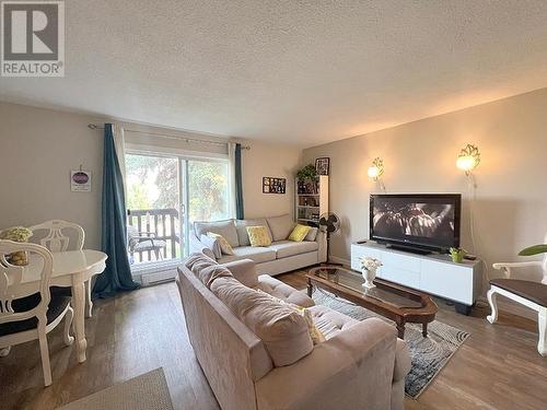 1605 Summit Drive Unit# 54, Kamloops, BC - Indoor Photo Showing Living Room