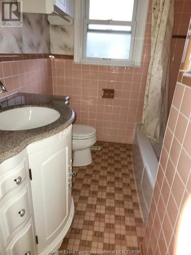 2721 Virginia Park Unit# Upper, Windsor, ON - Indoor Photo Showing Bathroom