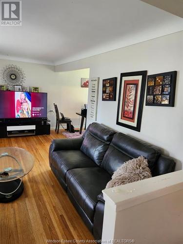 2721 Virginia Park Unit# Upper, Windsor, ON - Indoor Photo Showing Living Room