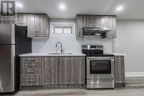 173 Earnscliffe Circle, Brampton, ON - Indoor Photo Showing Kitchen With Stainless Steel Kitchen With Double Sink With Upgraded Kitchen