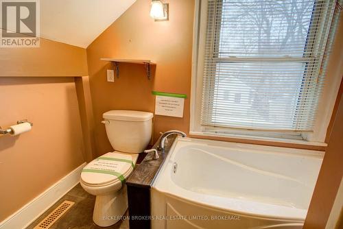 344 King Street E, Gananoque, ON - Indoor Photo Showing Bathroom