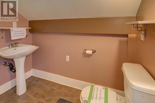 344 King Street E, Gananoque, ON - Indoor Photo Showing Bathroom