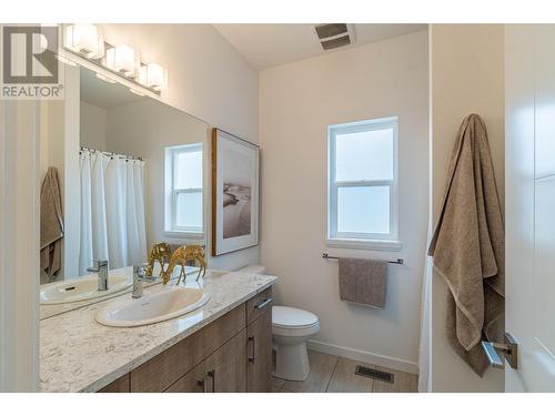 1993 Qu'Appelle Boulevard Unit# 130, Kamloops, BC - Indoor Photo Showing Bathroom