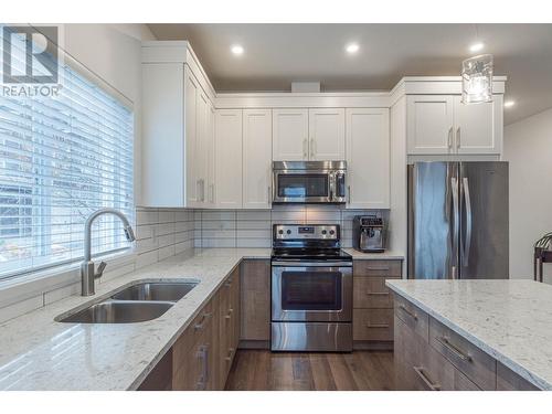 1993 Qu'Appelle Boulevard Unit# 130, Kamloops, BC - Indoor Photo Showing Kitchen With Double Sink With Upgraded Kitchen