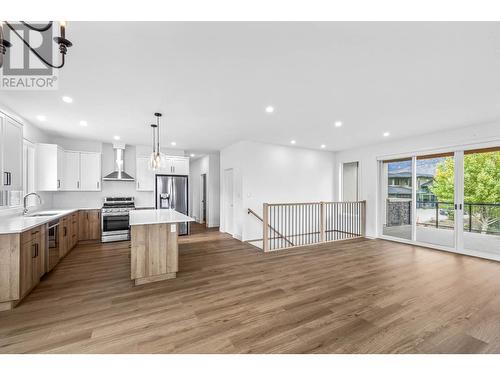 240 Holloway Drive, Kamloops, BC - Indoor Photo Showing Kitchen