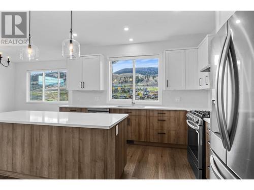 240 Holloway Drive, Kamloops, BC - Indoor Photo Showing Kitchen With Upgraded Kitchen