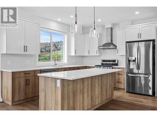 240 Holloway Drive, Kamloops, BC - Indoor Photo Showing Kitchen With Upgraded Kitchen