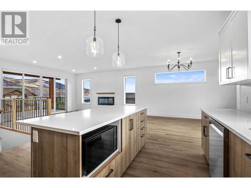 240 Holloway Drive, Kamloops, BC - Indoor Photo Showing Kitchen