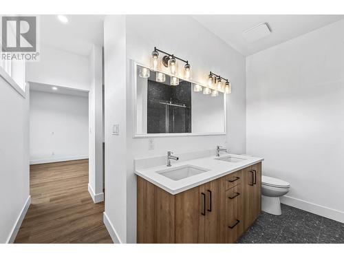 240 Holloway Drive, Kamloops, BC - Indoor Photo Showing Bathroom