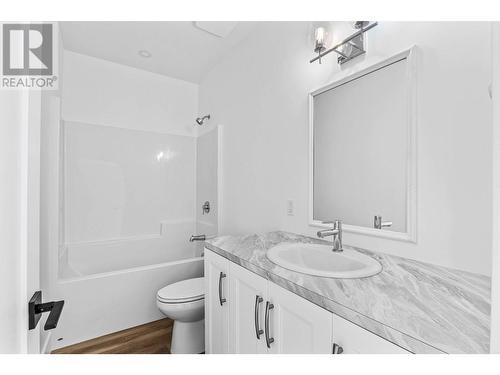 240 Holloway Drive, Kamloops, BC - Indoor Photo Showing Bathroom