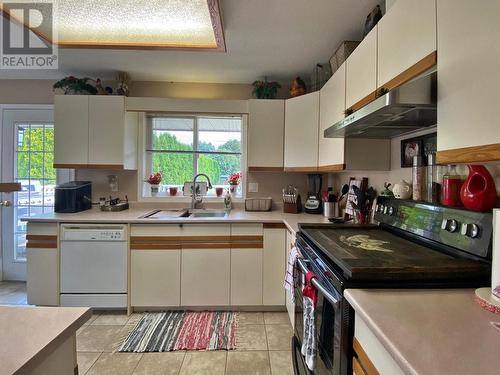 380 Mattoch Mckeague Road, Kamloops, BC - Indoor Photo Showing Kitchen With Double Sink