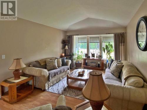 380 Mattoch Mckeague Road, Kamloops, BC - Indoor Photo Showing Living Room