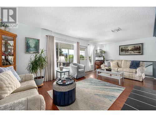 707 Elm Street, Ashcroft, BC - Indoor Photo Showing Living Room