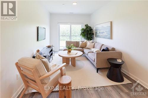 206 - 4840 Bank Street, Ottawa, ON - Indoor Photo Showing Living Room