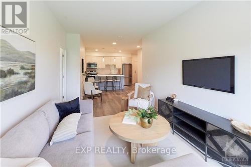 206 - 4840 Bank Street, Ottawa, ON - Indoor Photo Showing Living Room