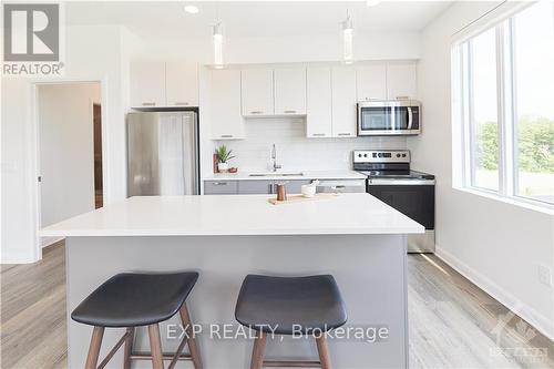 211 - 2055 Portobello Boulevard, Ottawa, ON - Indoor Photo Showing Kitchen With Upgraded Kitchen