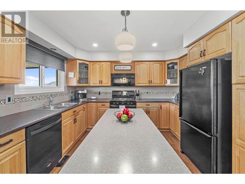 1880 Springhill Drive, Kamloops, BC - Indoor Photo Showing Kitchen With Double Sink