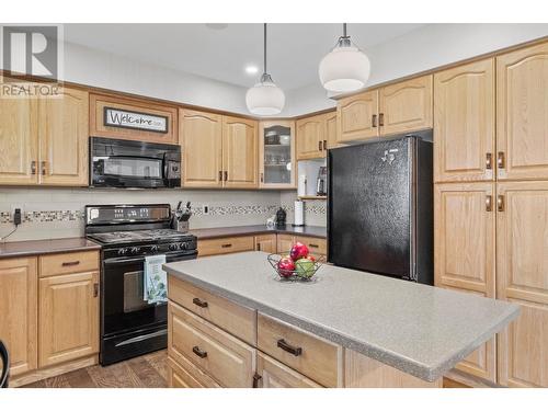 1880 Springhill Drive, Kamloops, BC - Indoor Photo Showing Kitchen