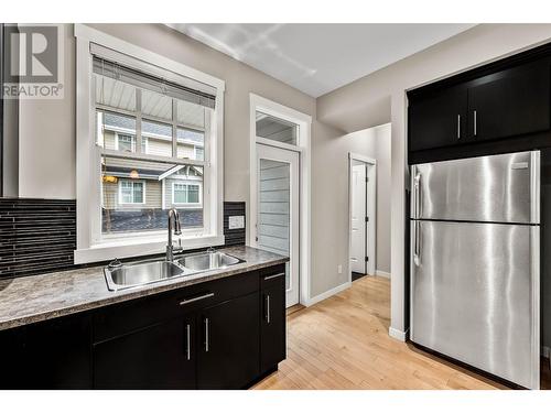 2860 Valleyview Drive Unit# 45, Kamloops, BC - Indoor Photo Showing Kitchen With Stainless Steel Kitchen With Double Sink