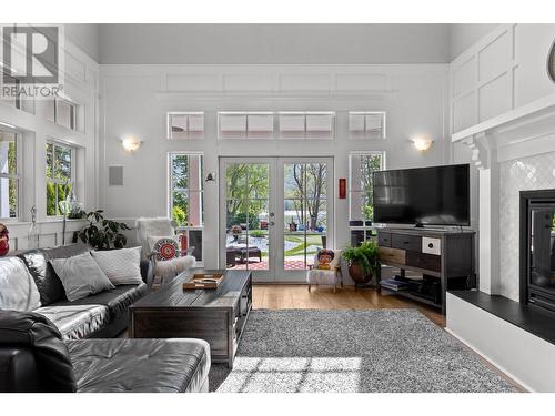 2451 Tranquille Road, Kamloops, BC - Indoor Photo Showing Living Room With Fireplace