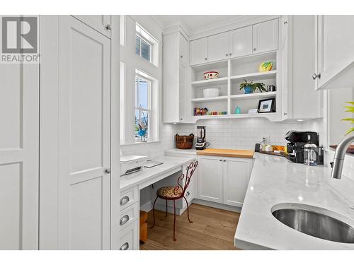 2451 Tranquille Road, Kamloops, BC - Indoor Photo Showing Kitchen