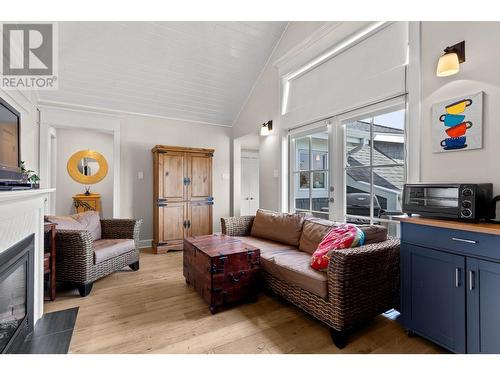 2451 Tranquille Road, Kamloops, BC - Indoor Photo Showing Living Room With Fireplace