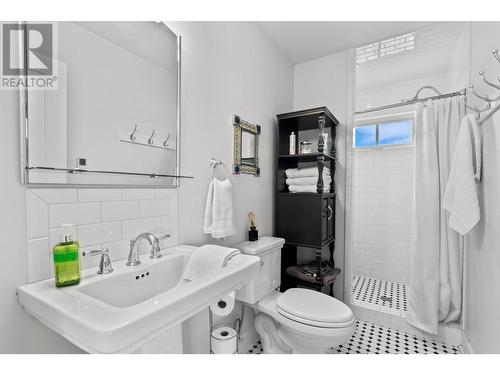 2451 Tranquille Road, Kamloops, BC - Indoor Photo Showing Bathroom