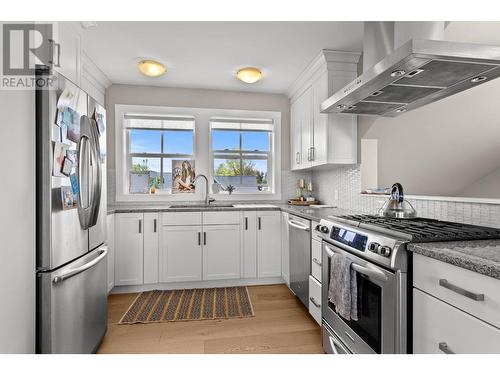 2451 Tranquille Road, Kamloops, BC - Indoor Photo Showing Kitchen